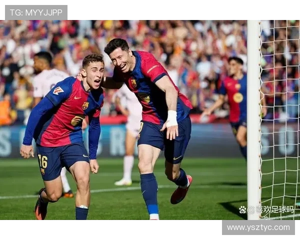 梅开二度,西甲官方:莱万当选黄潜vs巴萨全场最佳球员 梅开二度,西甲官方:莱万当选黄潜vs巴萨全场最佳球员